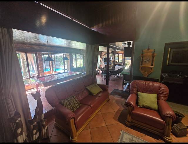 4 BEDROOM HOUSE FOR SALE IN PARKHILL GARDENS